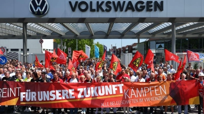 Auch In Zwickau kamen zahlreiche Personen zusammen.  (Foto: Jan Woitas/dpa)