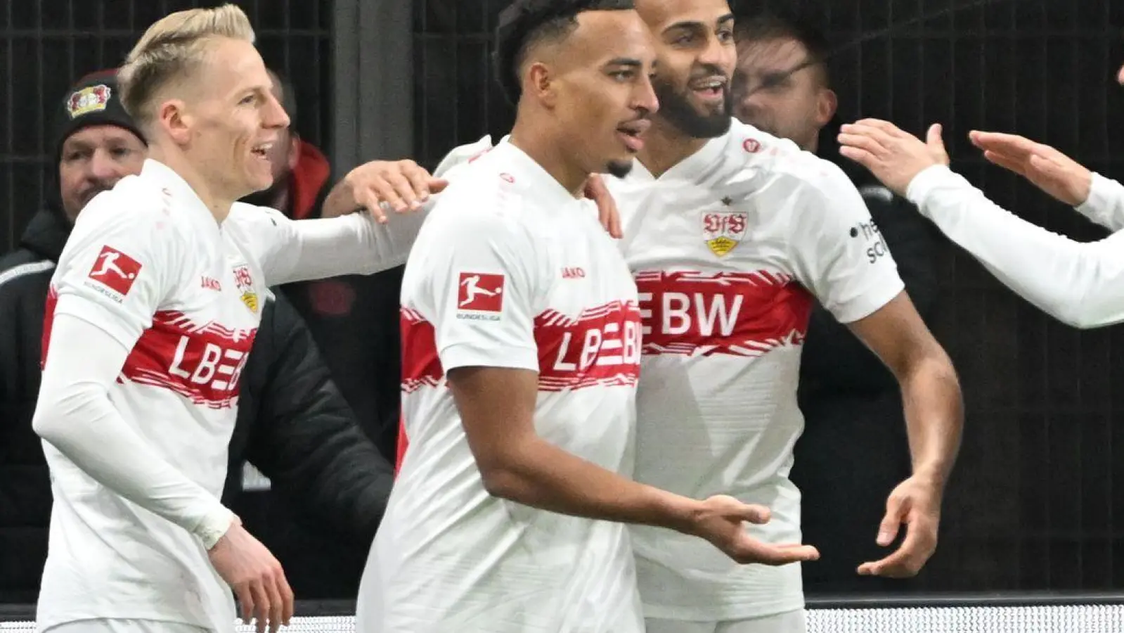 Jamie Leweling (2.v.l). schließt einen Wechsel im Winter aus. (Foto: Federico Gambarini/dpa)